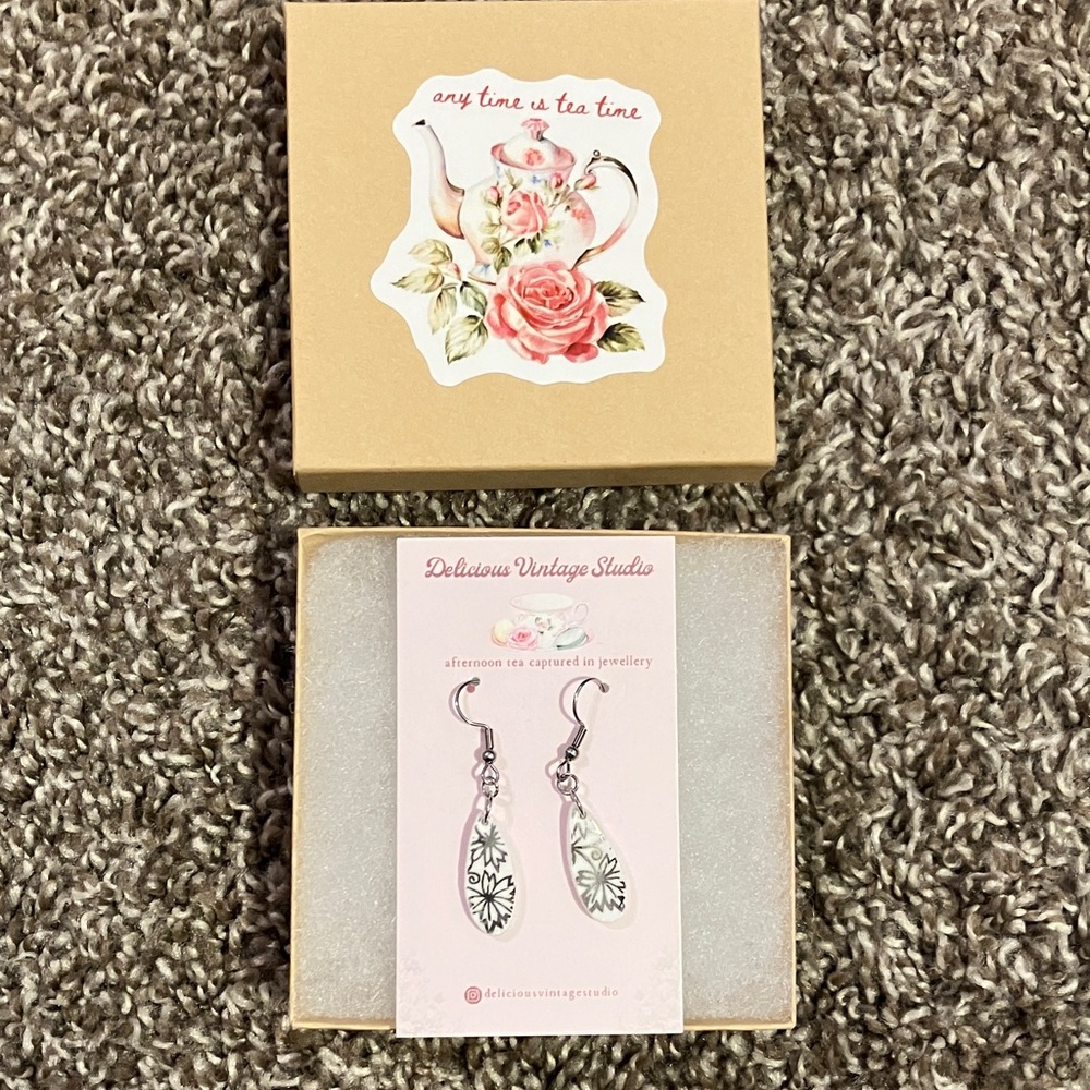 One of a Kind Floral Earrings Made From Vintage China - Picture 3 of 4